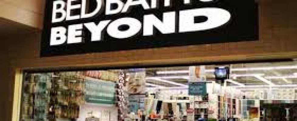Thieves used counterfeit money, pepper spray Bed, Bath and Beyond employees
